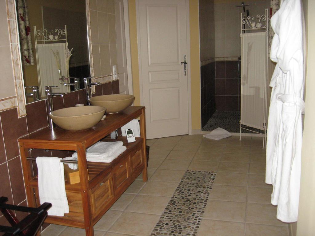Mas Du Puits Bed & Breakfast Courthezon Room photo